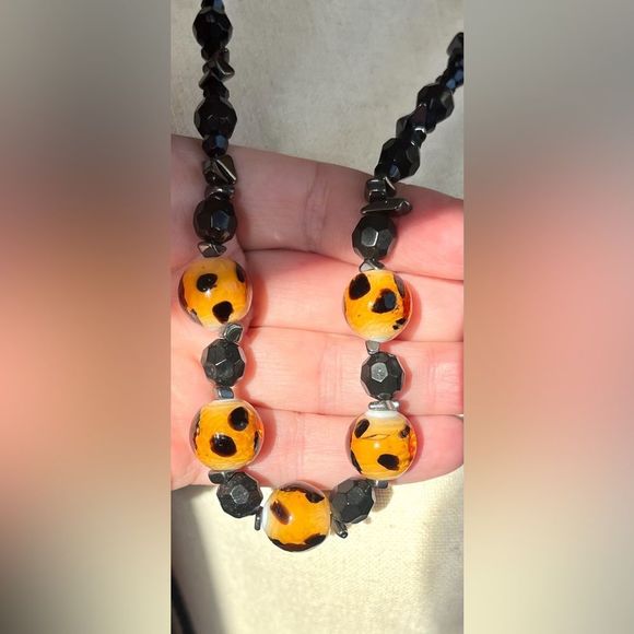 Leopard print glass bead and hematite necklace 29 1/2” + 2 1/2” - Picture 4 of 9